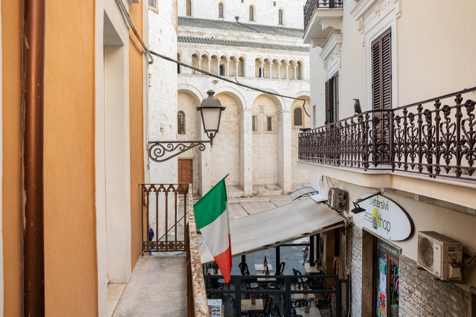 Bari Landlord 8 - Una Finestra Sulla Cattedrale Kültér fotó